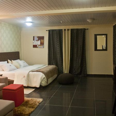 M Suites Hotel Accra Esterno foto