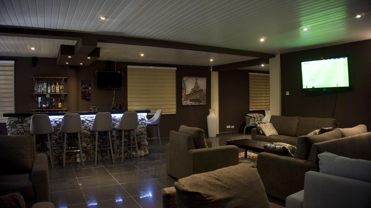 M Suites Hotel Accra Esterno foto