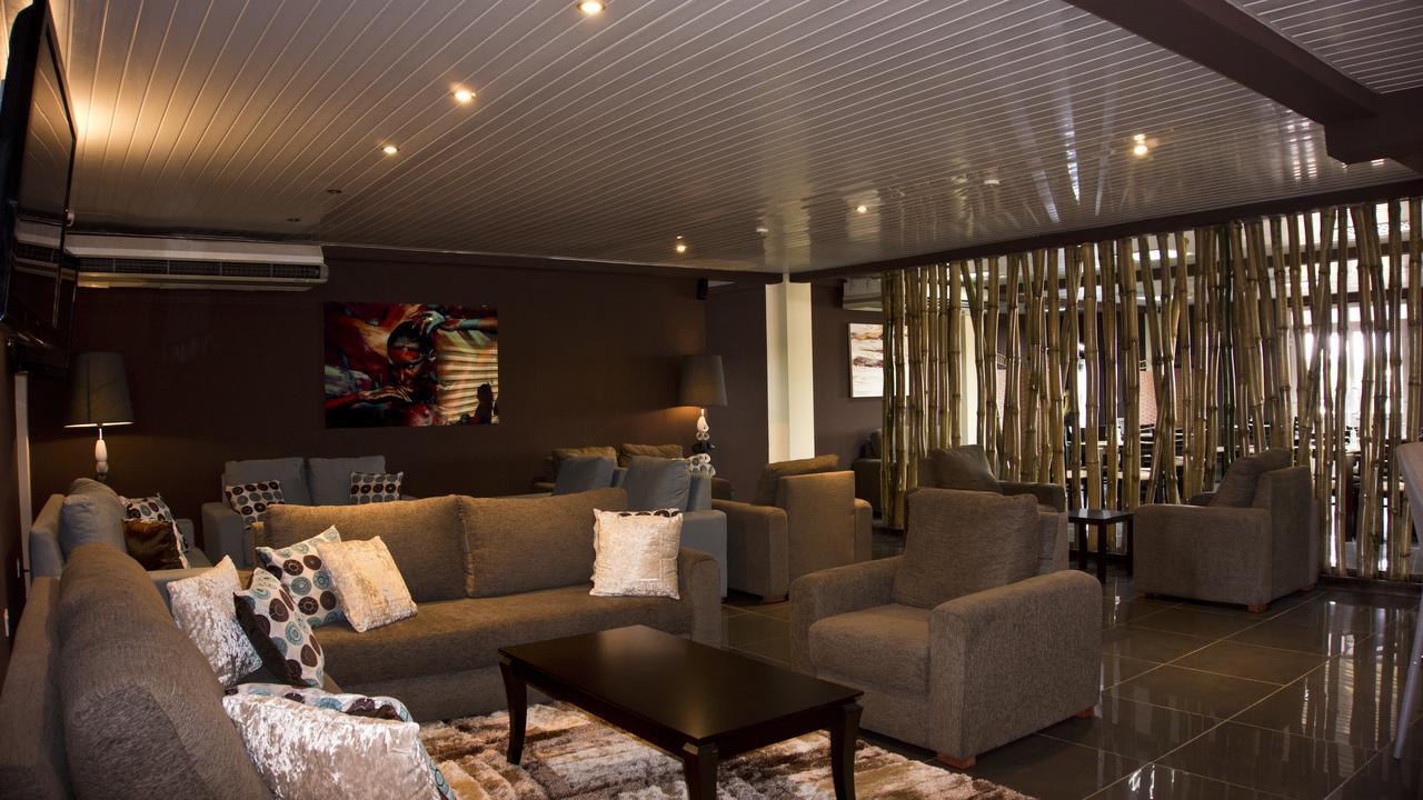 M Suites Hotel Accra Esterno foto