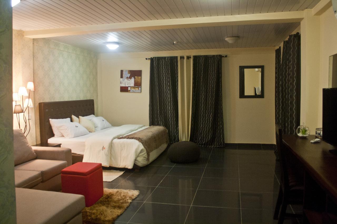 M Suites Hotel Accra Esterno foto