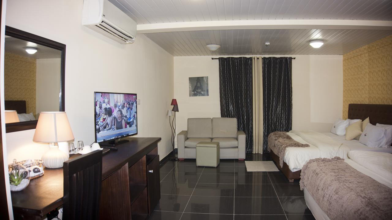 M Suites Hotel Accra Esterno foto