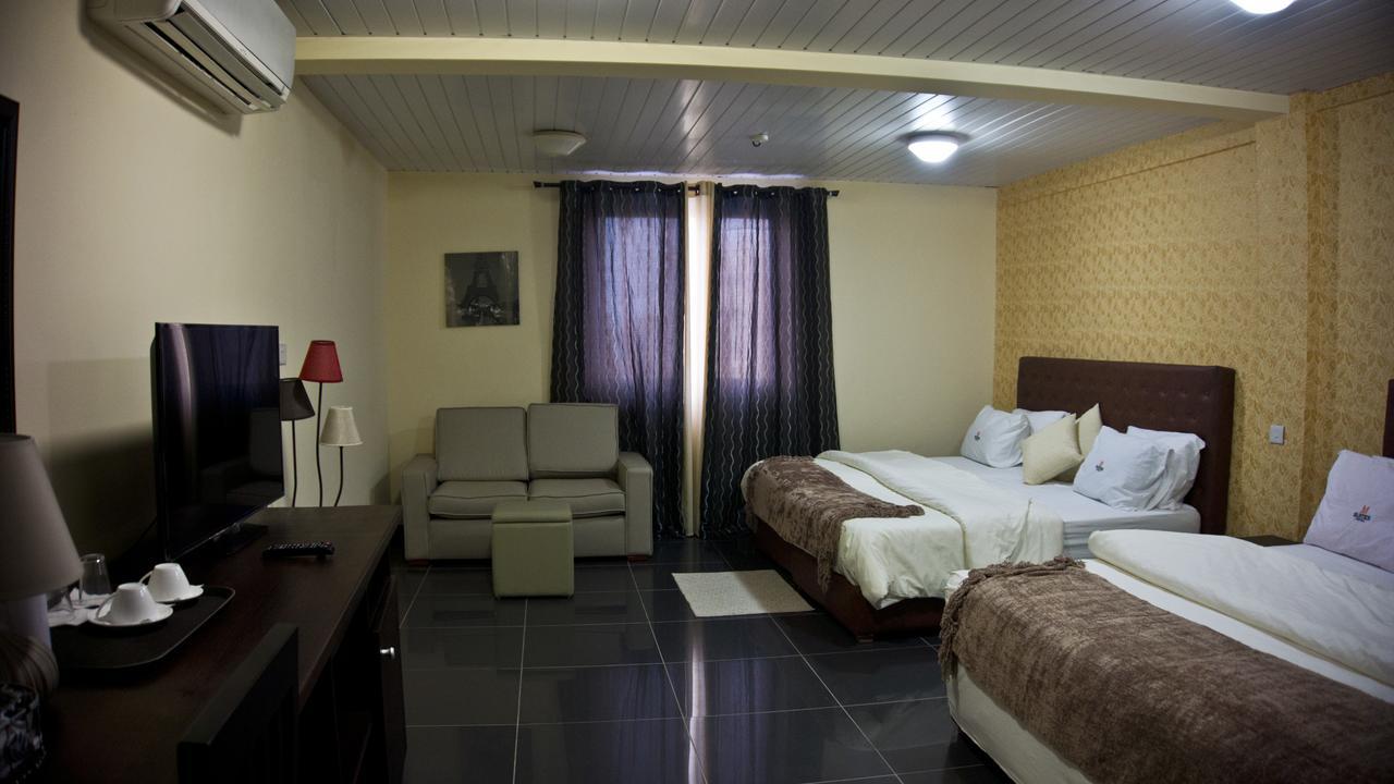 M Suites Hotel Accra Esterno foto