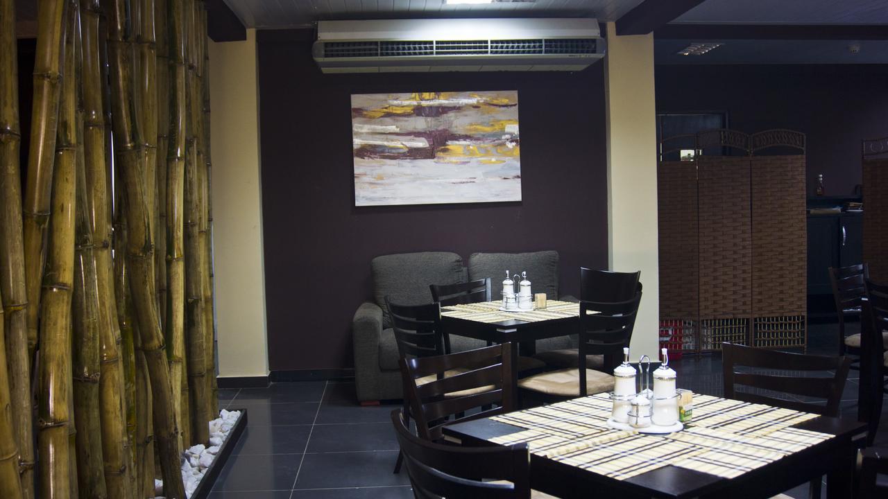M Suites Hotel Accra Esterno foto