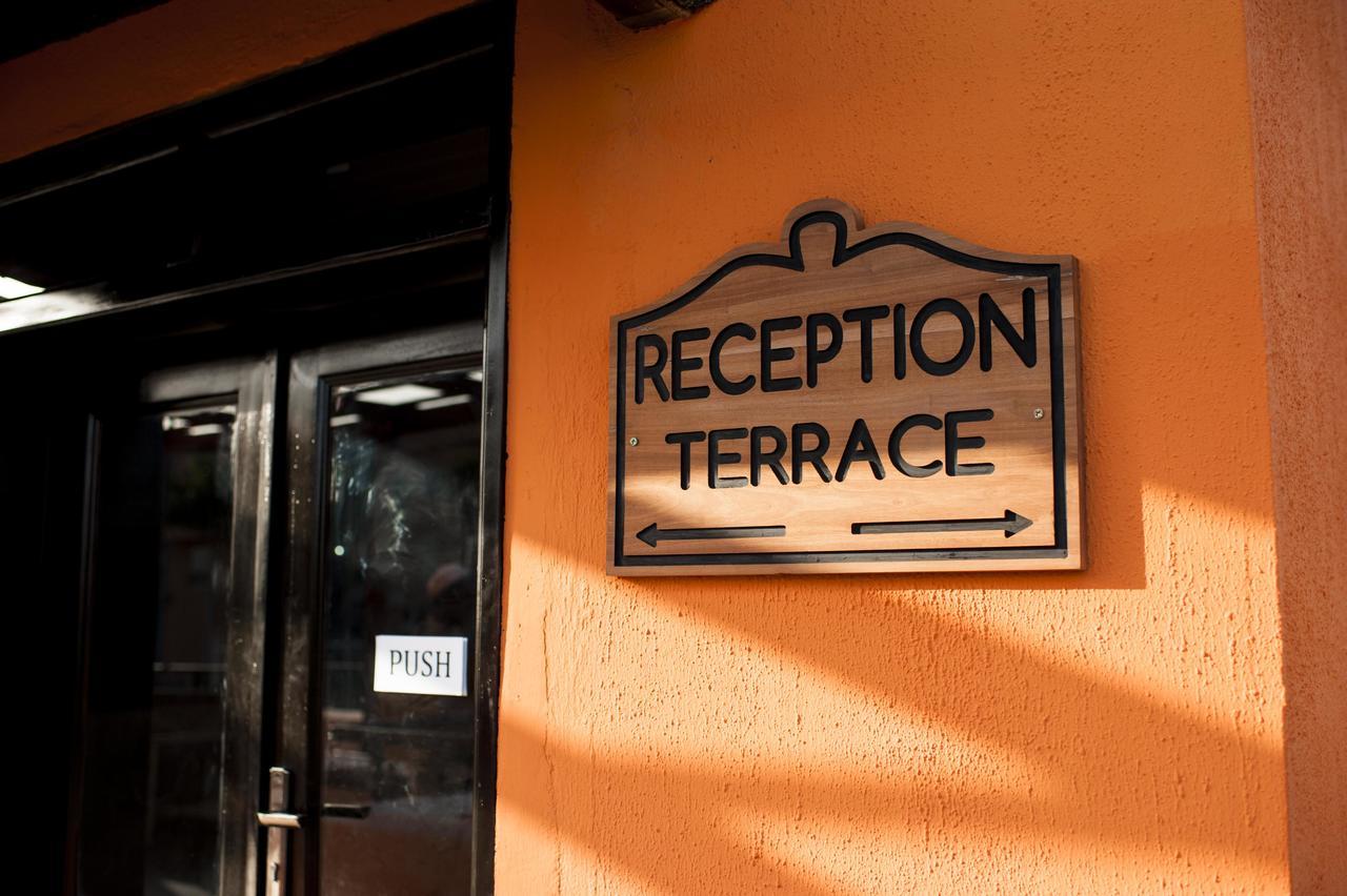 M Suites Hotel Accra Esterno foto